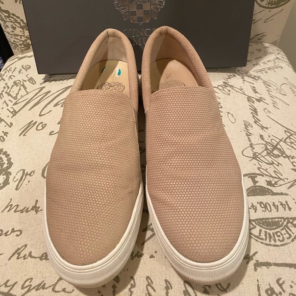 🔥Vince Camuto Sneakers Size 8 - Picture 4 of 11